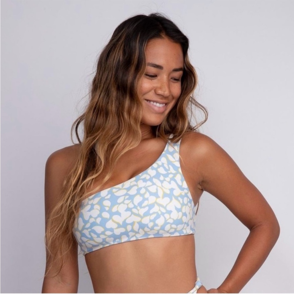 Skatie Ellis top in Nantucket 💙